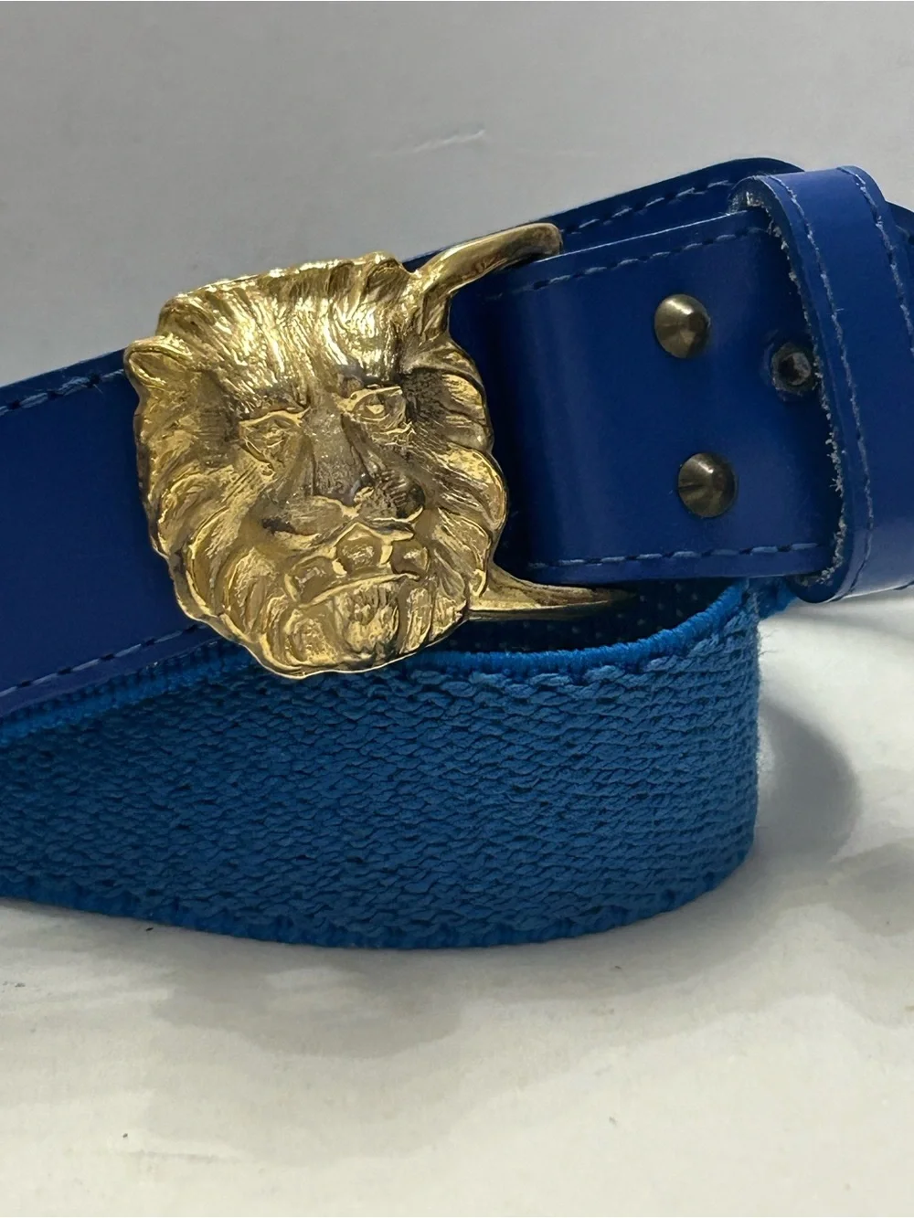 Vintage ANNE KLEIN for Calderon Blue Stretch Leather Belt Gold Lion Buckle 8491
